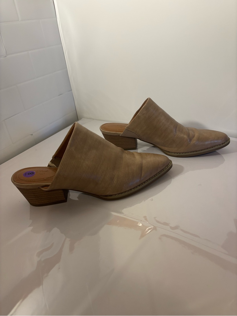 Universal Thread Women’s Size 8 Taupe Pointed Toe Mule slides Booties
